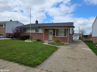 30541 Bluehill Street, Roseville, MI 48066