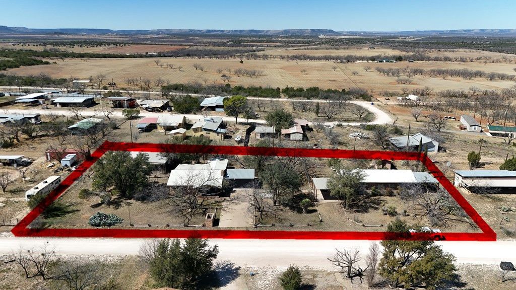 Image 3 of property listing at 616 Driftwood Drive, Robert Lee, TX 76945