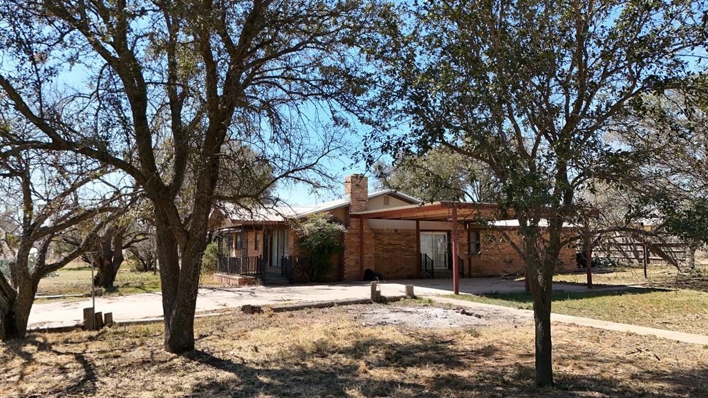Image 6 of property listing at 616 Driftwood Drive, Robert Lee, TX 76945