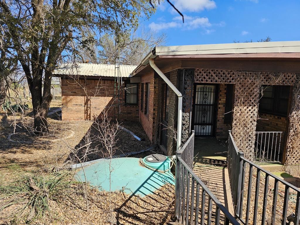 Image 8 of property listing at 616 Driftwood Drive, Robert Lee, TX 76945