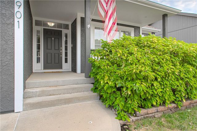 901 Chisam Road, Kearney, MO 64060