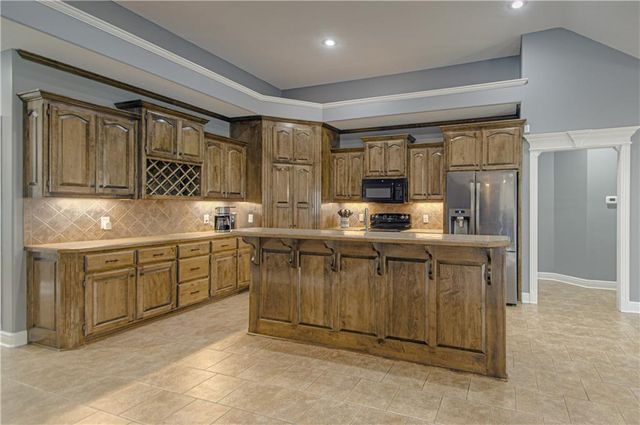 901 Chisam Road, Kearney, MO 64060