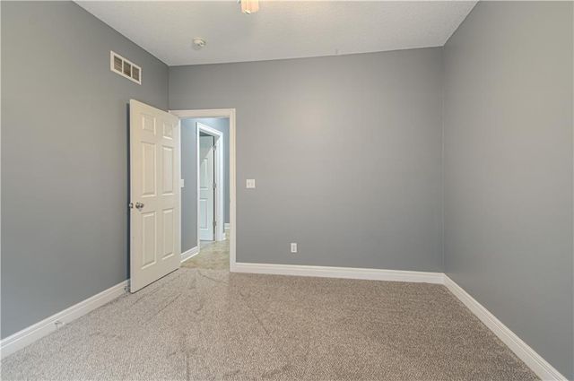 901 Chisam Road, Kearney, MO 64060