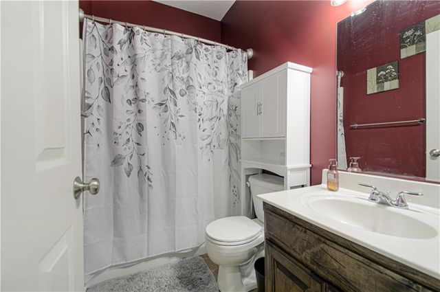 901 Chisam Road, Kearney, MO 64060