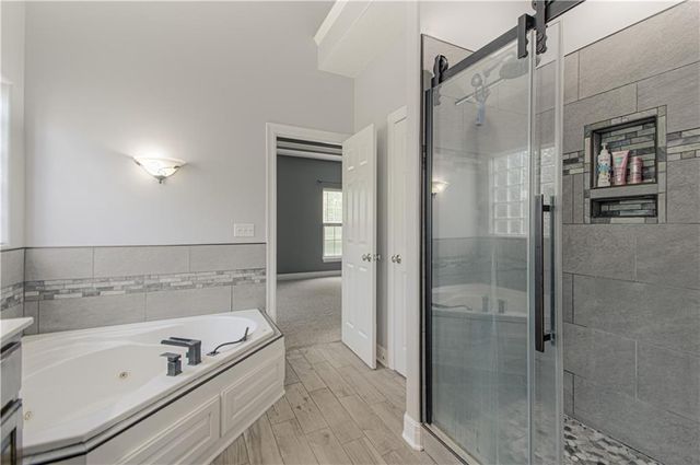 901 Chisam Road, Kearney, MO 64060