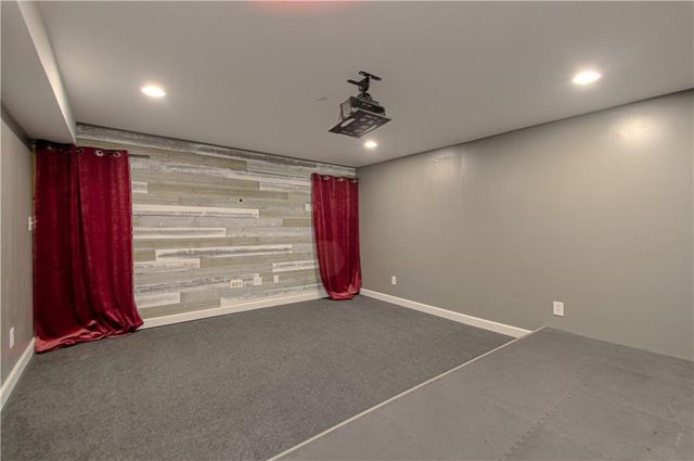 901 Chisam Road, Kearney, MO 64060