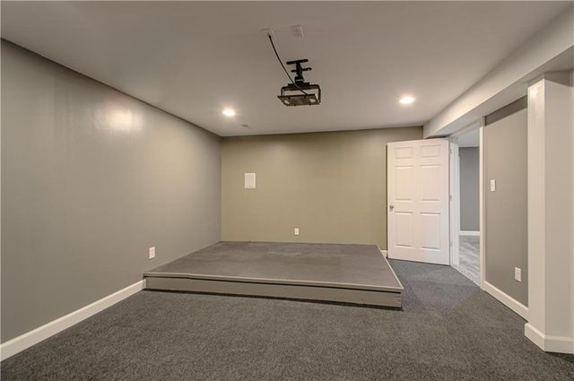 901 Chisam Road, Kearney, MO 64060