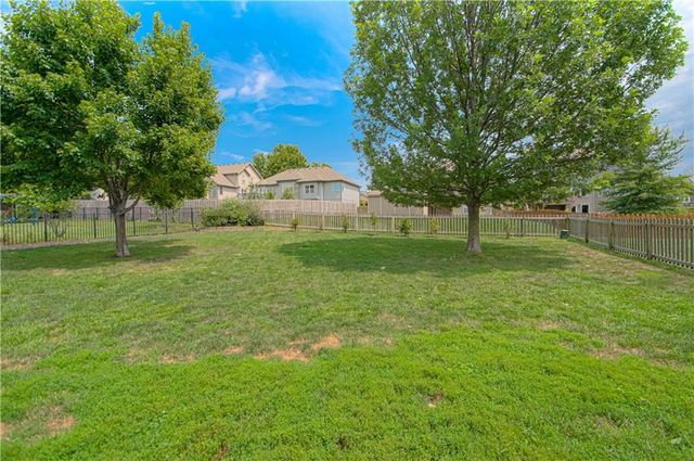 901 Chisam Road, Kearney, MO 64060