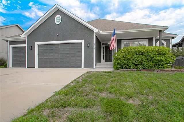 901 Chisam Road, Kearney, MO 64060
