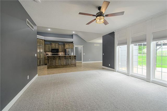 901 Chisam Road, Kearney, MO 64060