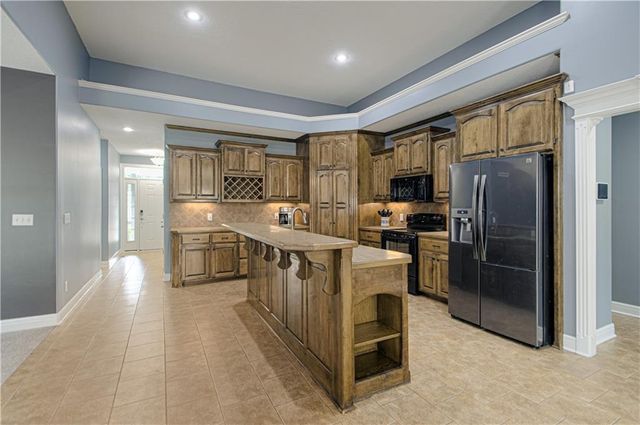 901 Chisam Road, Kearney, MO 64060