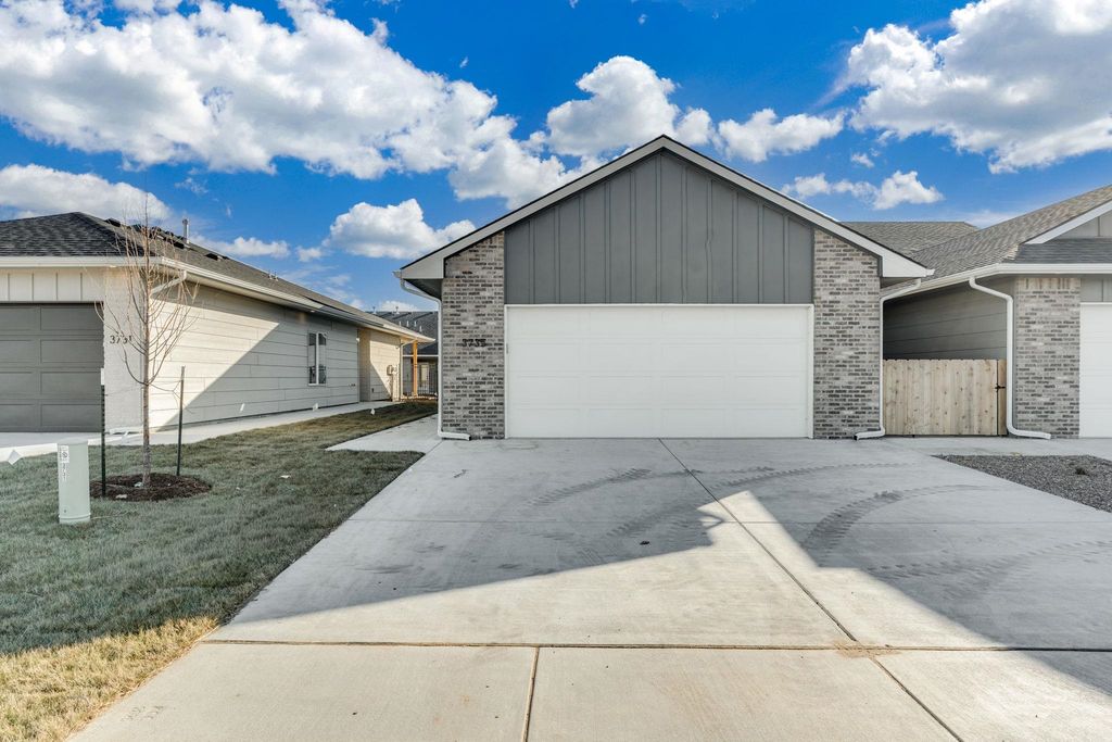 3733 W Longleaf St, Wichita, KS 67205