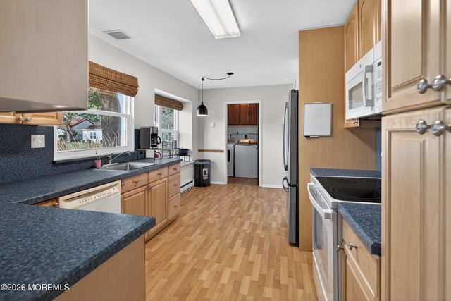 826B Liverpool Circle, Manchester, NJ 08759