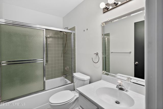 826B Liverpool Circle, Manchester, NJ 08759