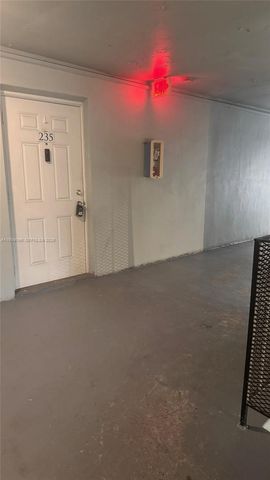 4251 NW 5th St 235, Plantation, FL 33317