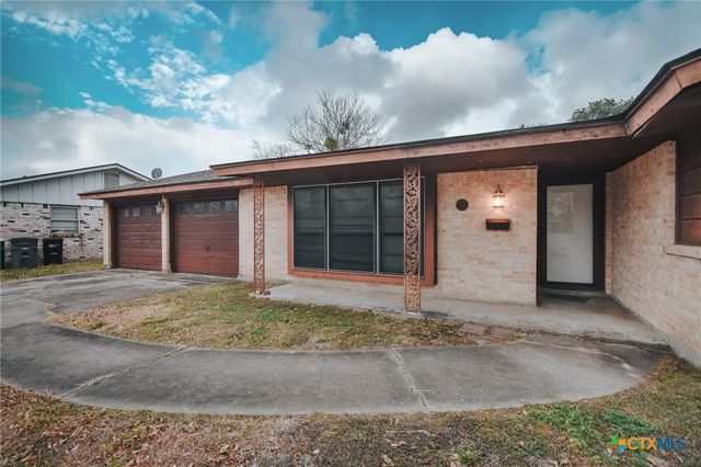 3308 Erwin Avenue, Victoria, TX 77901