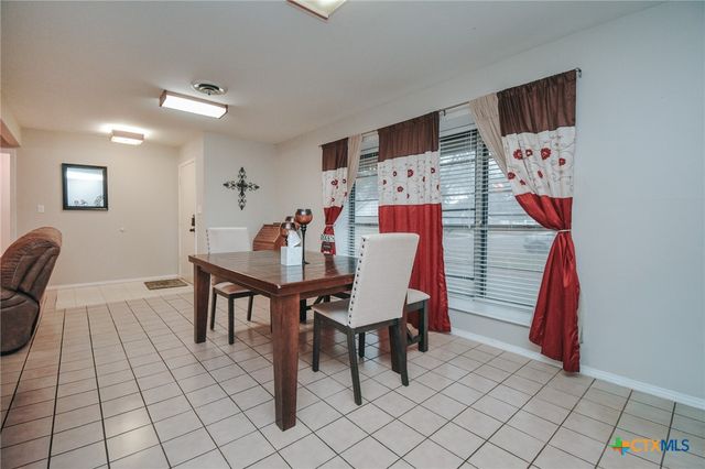 3308 Erwin Avenue, Victoria, TX 77901