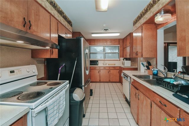 3308 Erwin Avenue, Victoria, TX 77901