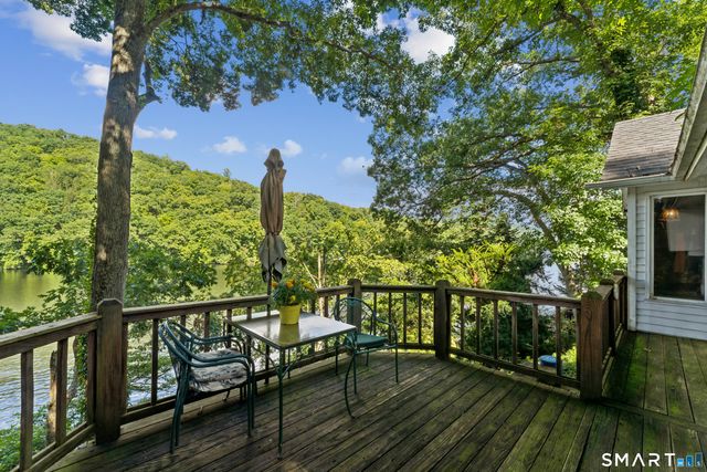 77 Algonquin Trail, Newtown, CT 06482