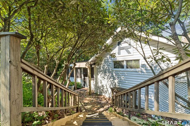 77 Algonquin Trail, Newtown, CT 06482
