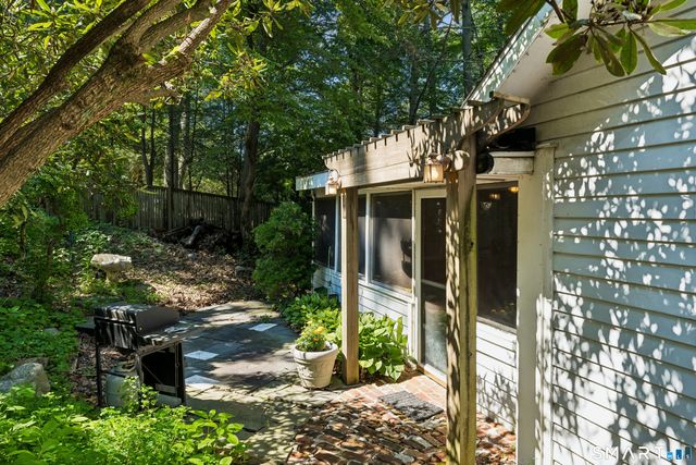77 Algonquin Trail, Newtown, CT 06482