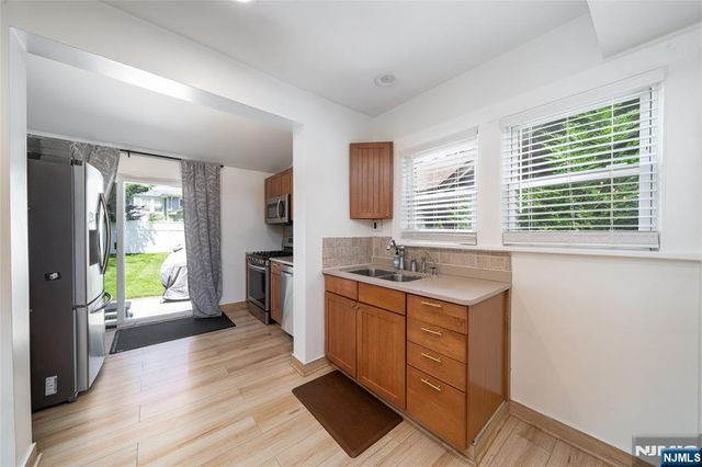 1096 Stasia Street, Teaneck, NJ 07666