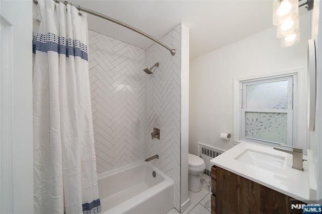 1096 Stasia Street, Teaneck, NJ 07666