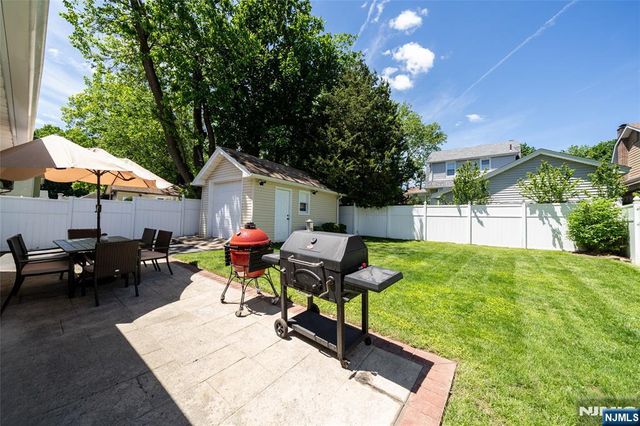 1096 Stasia Street, Teaneck, NJ 07666