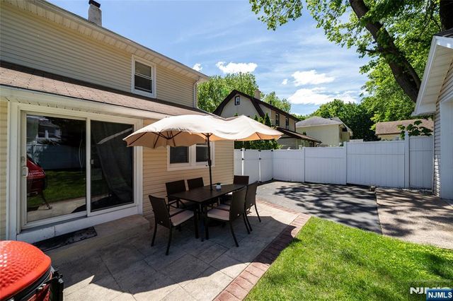 1096 Stasia Street, Teaneck, NJ 07666
