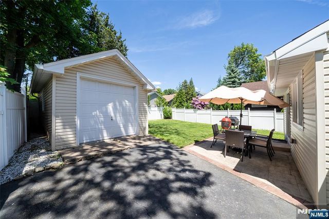 1096 Stasia Street, Teaneck, NJ 07666