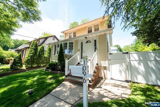 1096 Stasia Street, Teaneck, NJ 07666