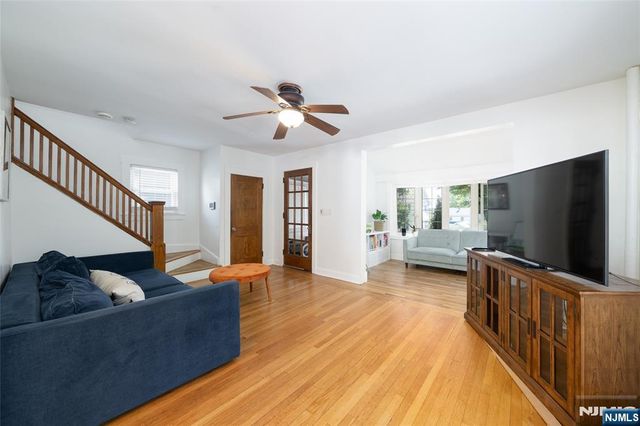 1096 Stasia Street, Teaneck, NJ 07666