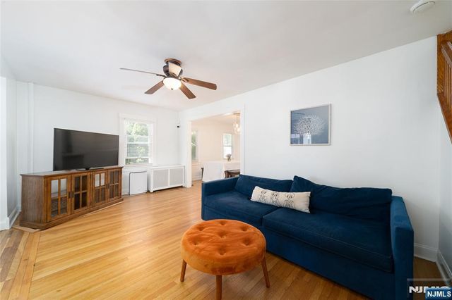 1096 Stasia Street, Teaneck, NJ 07666