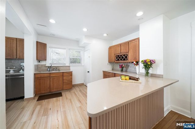 1096 Stasia Street, Teaneck, NJ 07666