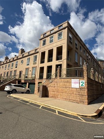 50 Pine 214, Montclair, NJ 07042