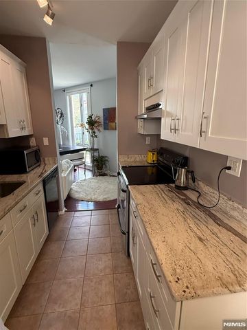 50 Pine 214, Montclair, NJ 07042