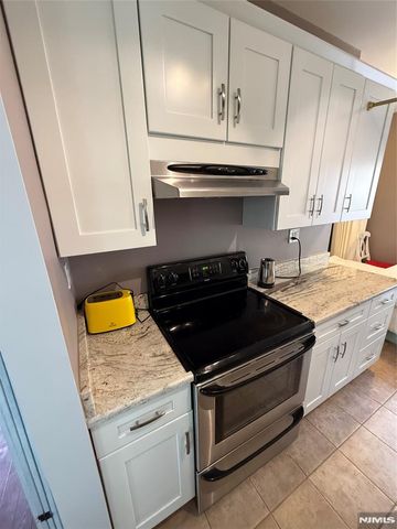 50 Pine 214, Montclair, NJ 07042