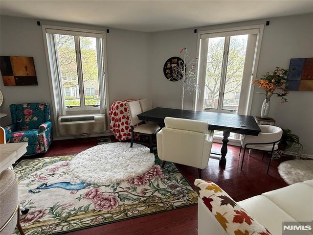 50 Pine 214, Montclair, NJ 07042