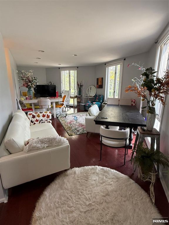 50 Pine 214, Montclair, NJ 07042