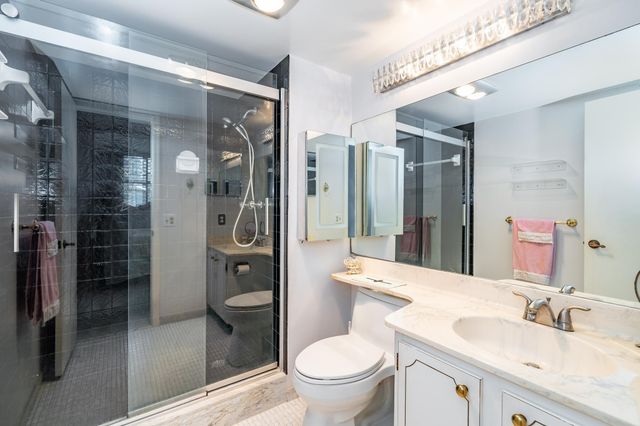 9500 N Hollybrook Lake Dr 109, Pembroke Pines, FL 33025
