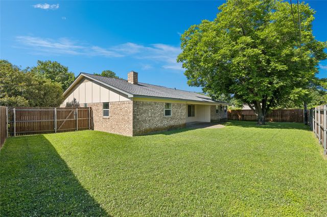 7625 Circle Drive, North Richland Hills, TX 76180