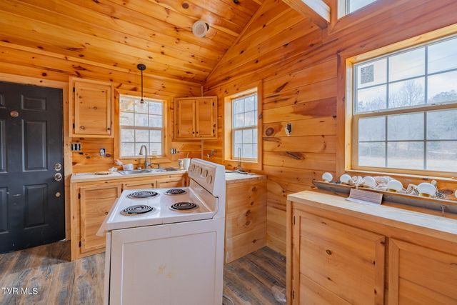 210 Adams Lane, Mooresburg, TN 37811