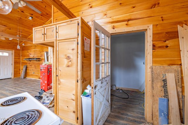 210 Adams Lane, Mooresburg, TN 37811