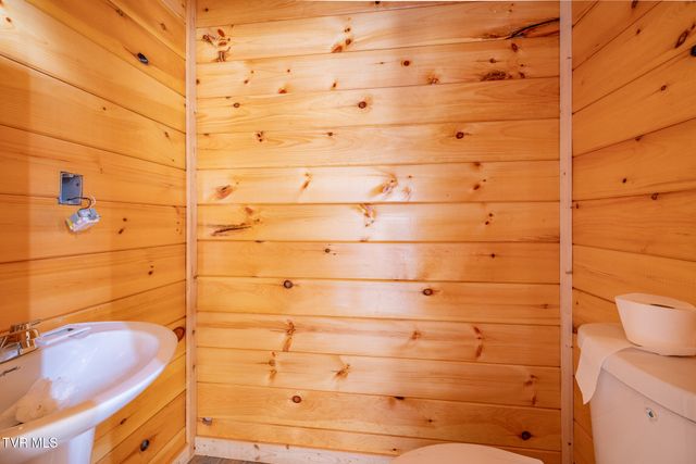 210 Adams Lane, Mooresburg, TN 37811