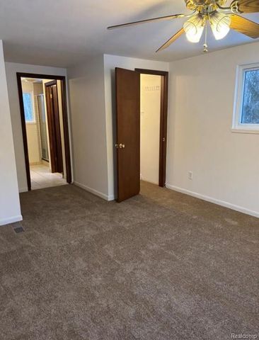 6099 Brookwood Drive, Burton, MI 48509