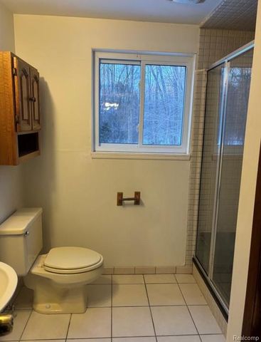 6099 Brookwood Drive, Burton, MI 48509