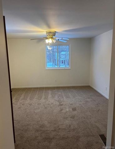 6099 Brookwood Drive, Burton, MI 48509