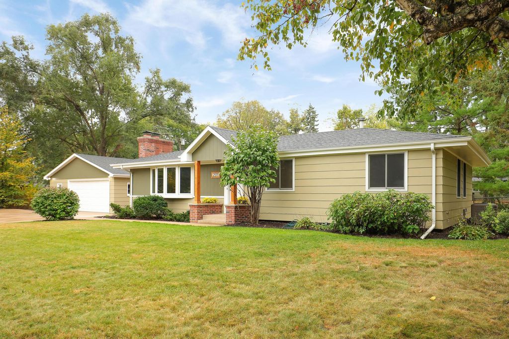 2511 W 110th Street, Bloomington, MN 55431