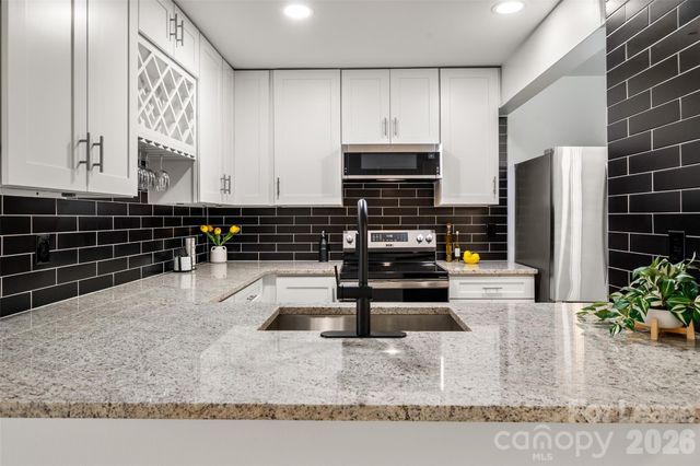 10943 Carmel Crossing Road, Charlotte, NC 28226