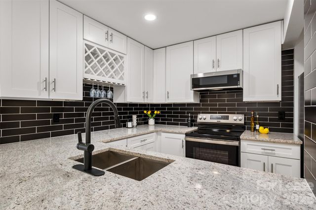 10943 Carmel Crossing Road, Charlotte, NC 28226